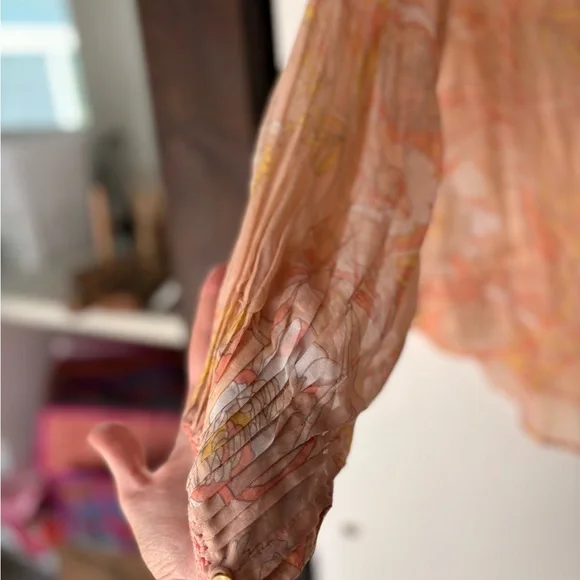 Chasing Unicorns Say it Again Silk Pleated Blouse L - Picture 5 of 10